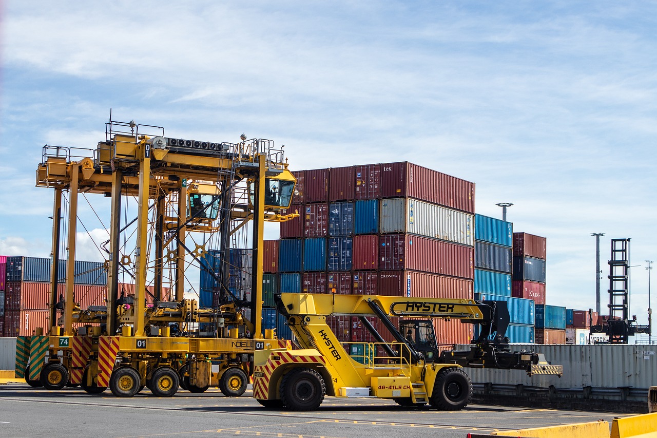 port, crains, container-4908710.jpg